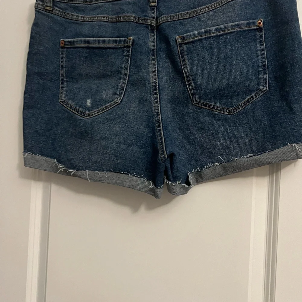 Shorts - Picture 2 of 2